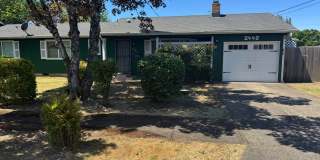 2-bedroom/1 bathroom duplex with garage and shed! Gallery 1