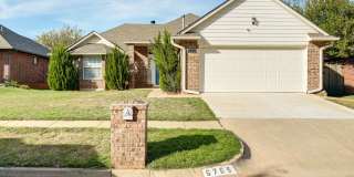 Charming 3-Bedroom / 2 Bathroom Home in Deer Creek School District!! Gallery 1