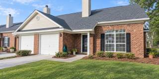 Southside Savannah Charm – 2BR Townhome with Screened-In Porch Southside Savannah Charm – 2BR Townhome with Screened-In Porch Gallery 1