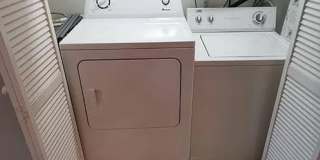 Room in 4 Bedroom Home at University Ct Gallery 4