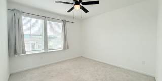 Spacious 4BR Home with Office, Loft & Lake Views Gallery 25