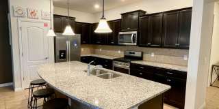 Spacious 5-Bed / 4.5-Bath Townhome w/ Private Pool & Sundeck in Gated Oakmont at Solterra Near Disney Gallery 8