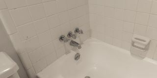 Colonial Apartments Gallery 76