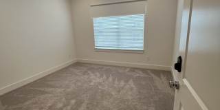 700 N Dupont Ave Gallery 3