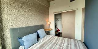 FURNISHED STUDIO IN THE HEART OF THE NORTH LOOP - UTILITIES INCLUDED! Gallery 8
