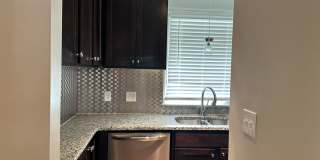 Adorable 2 Bedroom Condo! Gallery 11