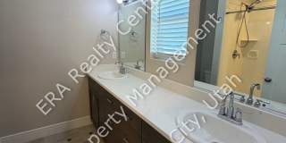 Move-In Bonus!! 3 Bed 2.5 Bath Twin Home in Crescent Hills Gallery 13