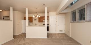 Walk to UC & UC Medical | 1BR/2BR Apartments Gallery 9