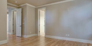 Pristine Spacious 3 Bedroom Lake Oswego Townhome | Skylights, High Ceilings, and Mt. Park Trails at your Doorstep Gallery 26