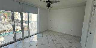 7832 Collins Ave Gallery 18