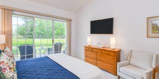 Luxury 4-bedroom - 4 bath with garage Gallery 16