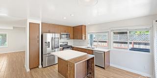 Modern 3BD/1.5BA Townhome in Tierrasanta with Kitchen Island, Private Yard, Pool & Tennis Court Gallery 6