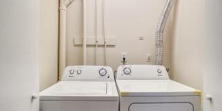 Updated 4 level TH w/ 2 FB & 2 "1/2" baths + One car garage! Gallery 32