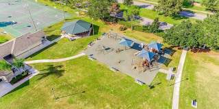 Captivating 4 Bedroom, 2 bath Pool/Lake home Gallery 40