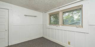 804 E 11th Gallery 17