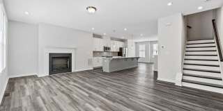 BRAND NEW Townhome located in Westside Bend! MUST SEE! Gallery 10