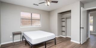 949 Kenwood Drive Gallery 28