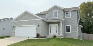 Incredible 4 bedroom house in Fox Creek! Gallery 1