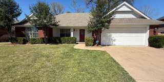 3 Bed, 2 Bath, 2 Car Garage, Has Gas Heat & Hot Water Gallery 1