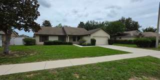Spacious 4 Bdrm / 2 BA with 2 car garage Gallery 1