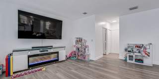 Spacious 3-Bedroom with 3 Full Baths in Royal Palm Beach! Gallery 28