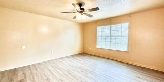 Three Bedroom Apartment with Spacious Dining and Living Area Gallery 1