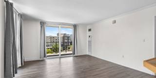 Spacious, Renovated Downtown Condo with Breathtaking Views of the City! Gallery 8