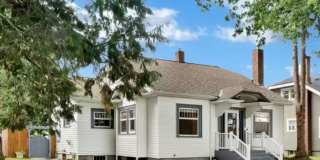 Beautiful Historic Home on Front Street in Lynden Gallery 1