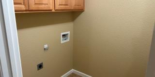 Beautiful 4 Bedroom, 2.5 Bath Oakley Home W/ Large Yard Gallery 14
