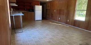 Charming 3 Bedroom 1 bathroom Mobile Home for Rent Gallery 1