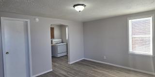 938 North Broadway Avenue - 4 Gallery 1