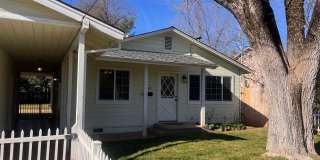 Charming 3 Bedroom House With Inground POOL Gallery 1