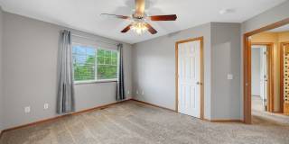 Charming 3BR Townhome in Lincoln Gallery 17