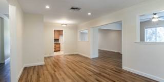 Charming 3 Bedroom 2 Bath home South of the Blvd Gallery 6