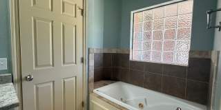 Gorgeous 4 Bed 2 Bath In Edmond Gallery 11