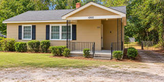 Nice Family Home on the Avenues Gallery 1