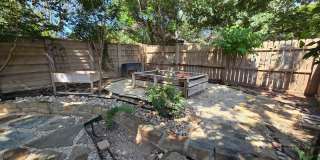 FOR LEASE!! Great location! Gallery 21