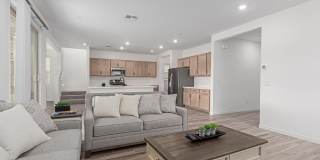 21283 W EDGEMONT Avenue Gallery 7