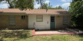 Charming 3-Bedroom Home with Hardwood Floors & Spacious Backyard Gallery 11