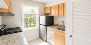2026 Move-In Special – $500 LEASE SIGNING BONUS!! Bright & Spacious 2BR Apartment in Southeast DC with In-Unit Washer/Dryer & Parking! Gallery 1