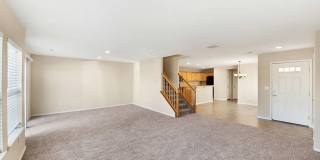 Bright Open-Concept Condo with 1-Car Garage in Prime Commuter Location Gallery 10