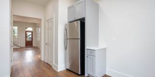 Uptown Renovated 1/1.5 apartment with Private Backyard Gallery 6