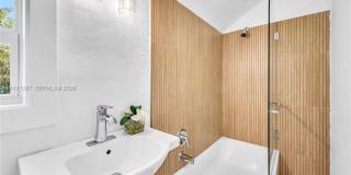 1960 NE 182nd St #0 NORTH MIAMI BEACH, FL 33162 Gallery 21