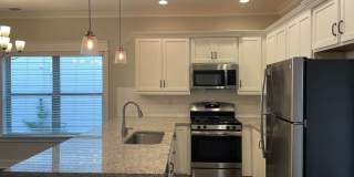 Spacious 3 bedroom home with garage and fenced backyard! Gallery 19