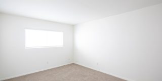 Large Upstairs Unit w/ a Fireplace Gallery 7