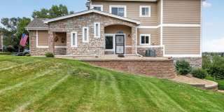 Updated 3BD/3BA Townhome: Quartz Counters, Full Basement Suite/Home Theater, Central A/C Gallery 3