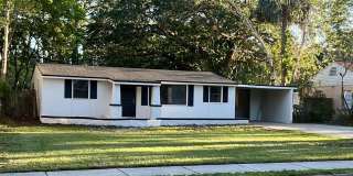 Renovated 3/1 w/carport and detached garage Gallery 1