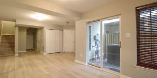 43673 SCARLET Square Gallery 25