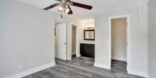 2BED/1BATH renovated apartment ready to MOVE IN! Gallery 28