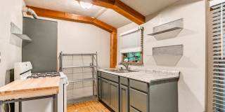 Unique with a Artsy Flare    2 Bed/1.5 Bath in Edgemere Park $995/month! Gallery 14